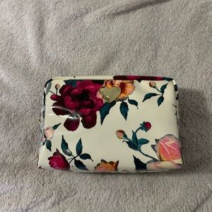 JUMBO Makeup Bag Floral XOX Betsey